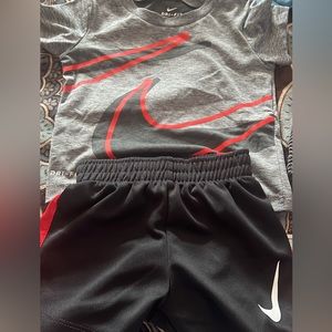 Nike outfit 12 months worn once